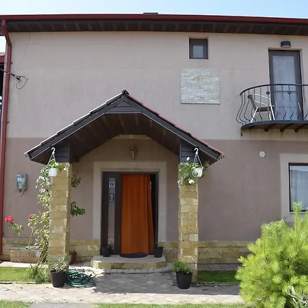 Gazde/Camere de închiriat Casa Monique Costineşti