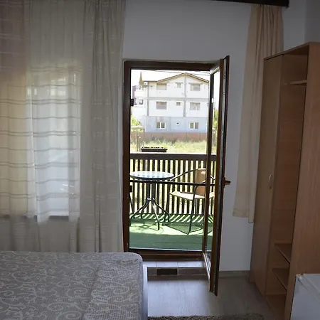 Casa Monique Gazde/Camere de închiriat