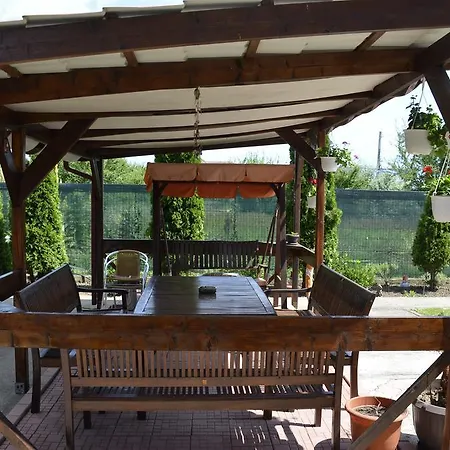 Gazde/Camere de închiriat Casa Monique