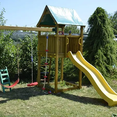 Gazde/Camere de închiriat Casa Monique