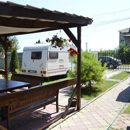 Gazde/Camere de închiriat Casa Monique *