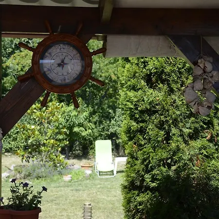 Gazde/Camere de închiriat Casa Monique